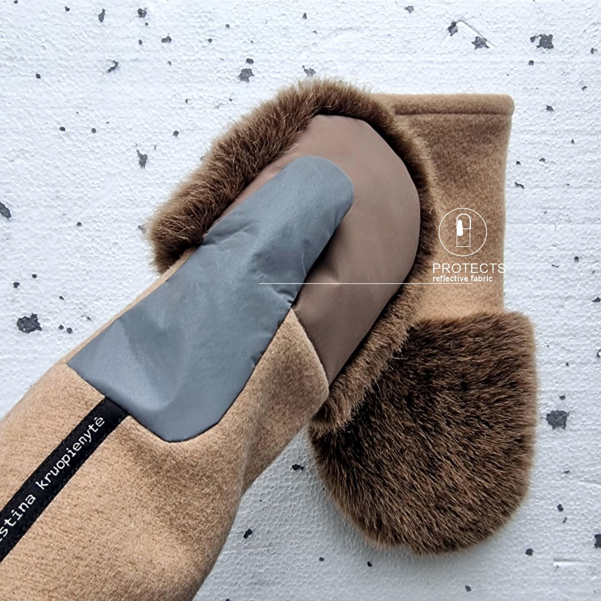 Mittens with faux fur LIGHT BROWN / CAMEL