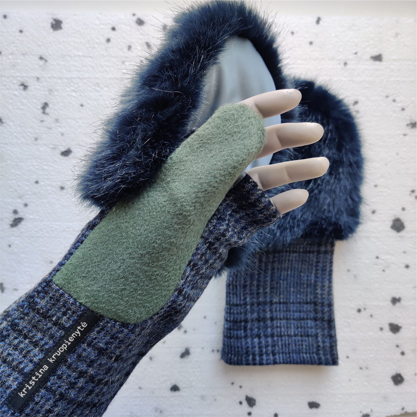 Fingerless gloves with faux fur hood CHECKERED  BLUE  + BLUE