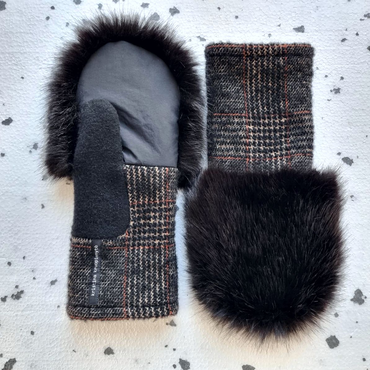 Mittens with faux fur BLACK / BROWN