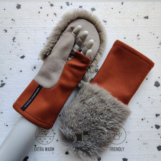 Fingerless gloves with faux fur hood  HAZEL + CAMEL