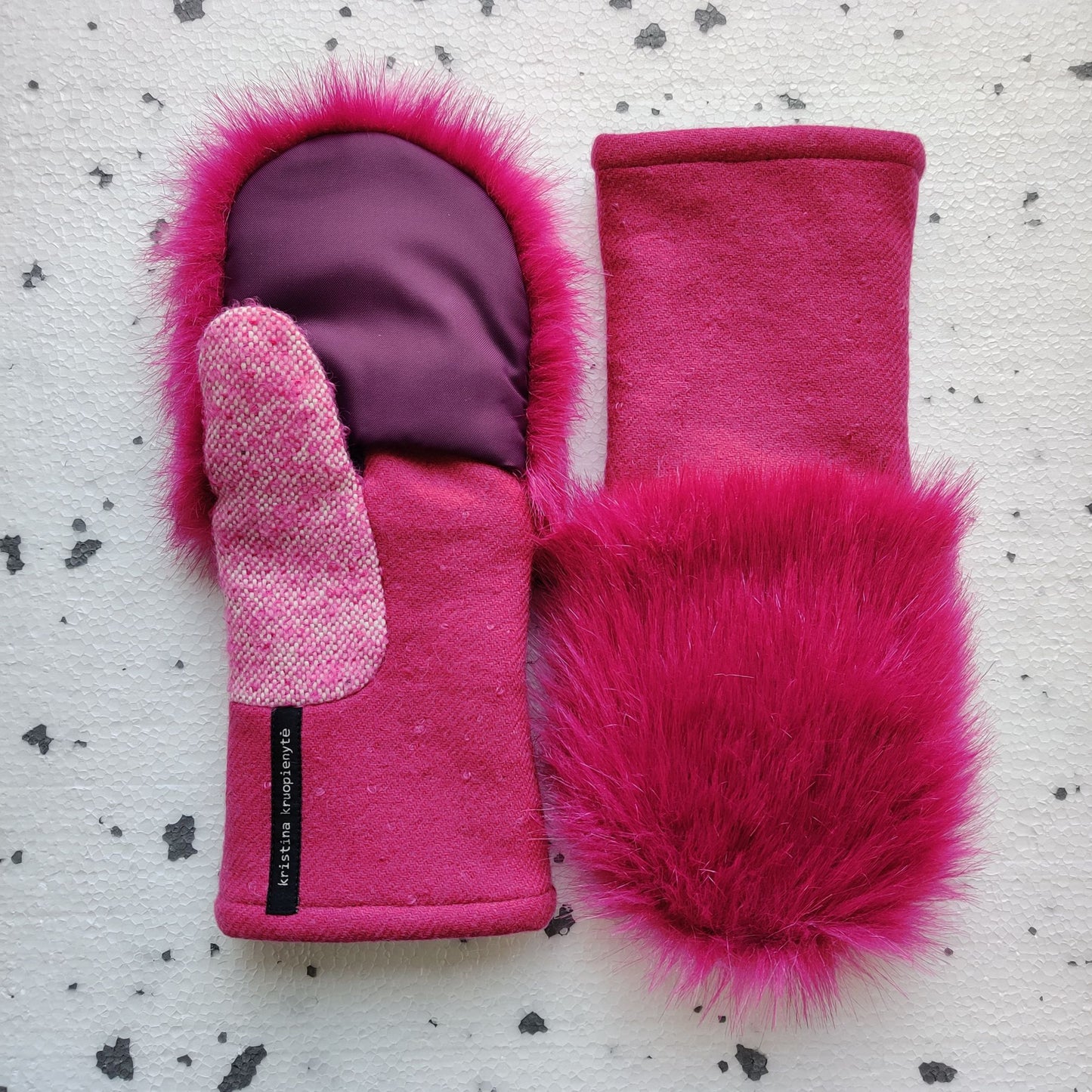 Fingerless gloves with faux fur hood PINK