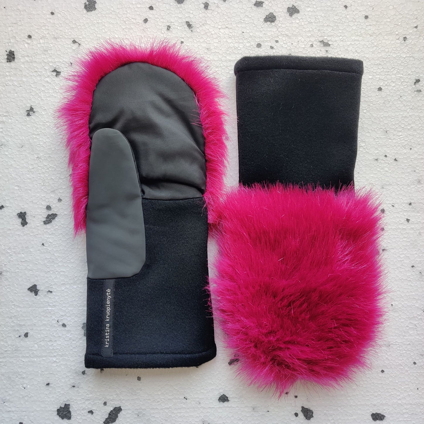Fingerless gloves with faux fur hood BLACK + PINK