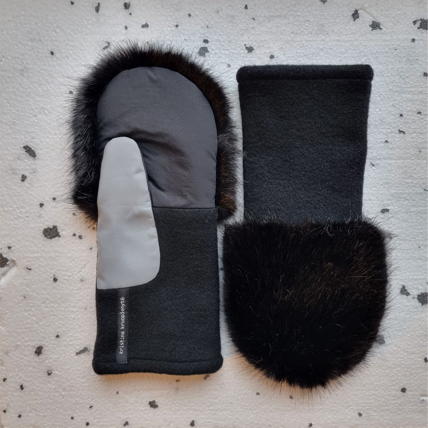 Mittens with faux fur BLACK