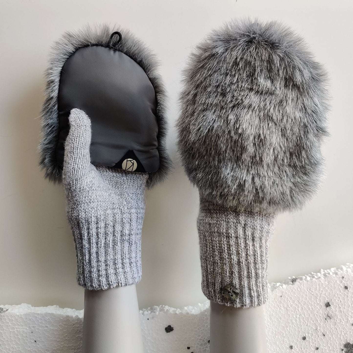 Knitted fingerless gloves with faux fur hood LIGHT GREY MELANGE