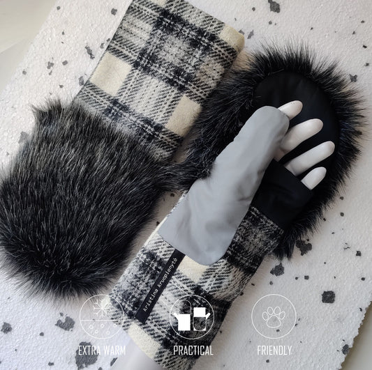 Fingerless gloves with faux fur hood CHECKERED GREY + DARK MELANGE GREY