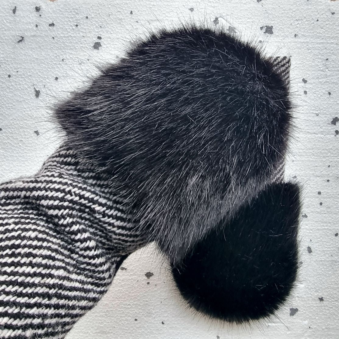 Mittens with faux fur BLACK / BLACK and WHITE