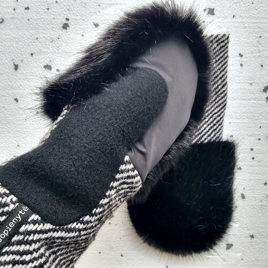Mittens with faux fur BLACK / BLACK and WHITE