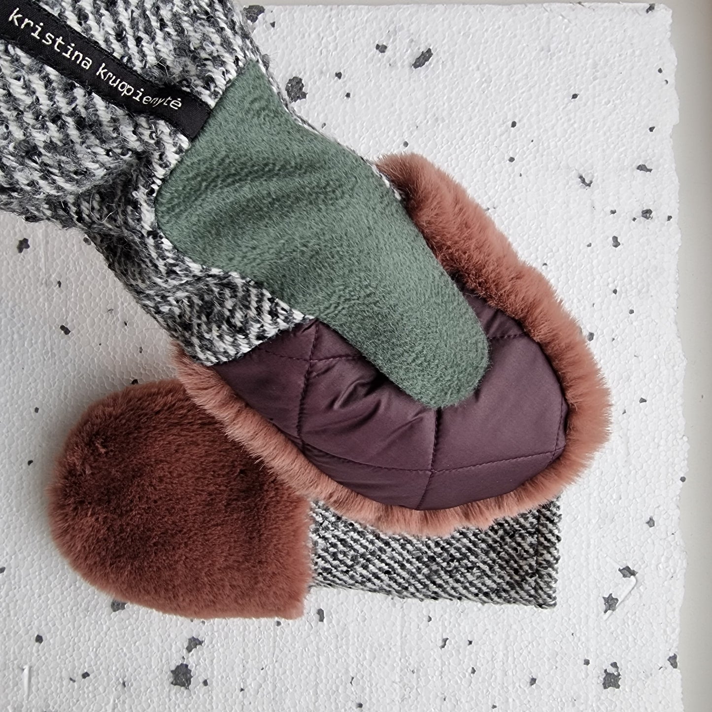 Mittens with faux fur GREY MAUVE PINK