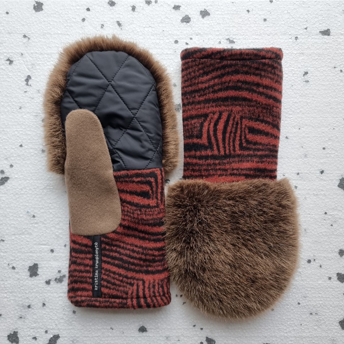 Mittens with faux fur LIGHT BROWN / mahogany RED