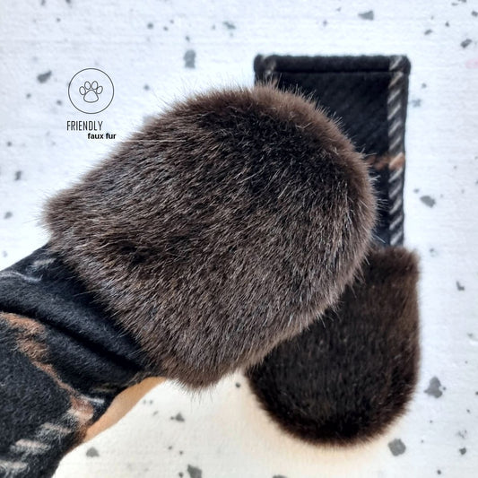 Mittens with faux fur  BROWN / checked BLACK