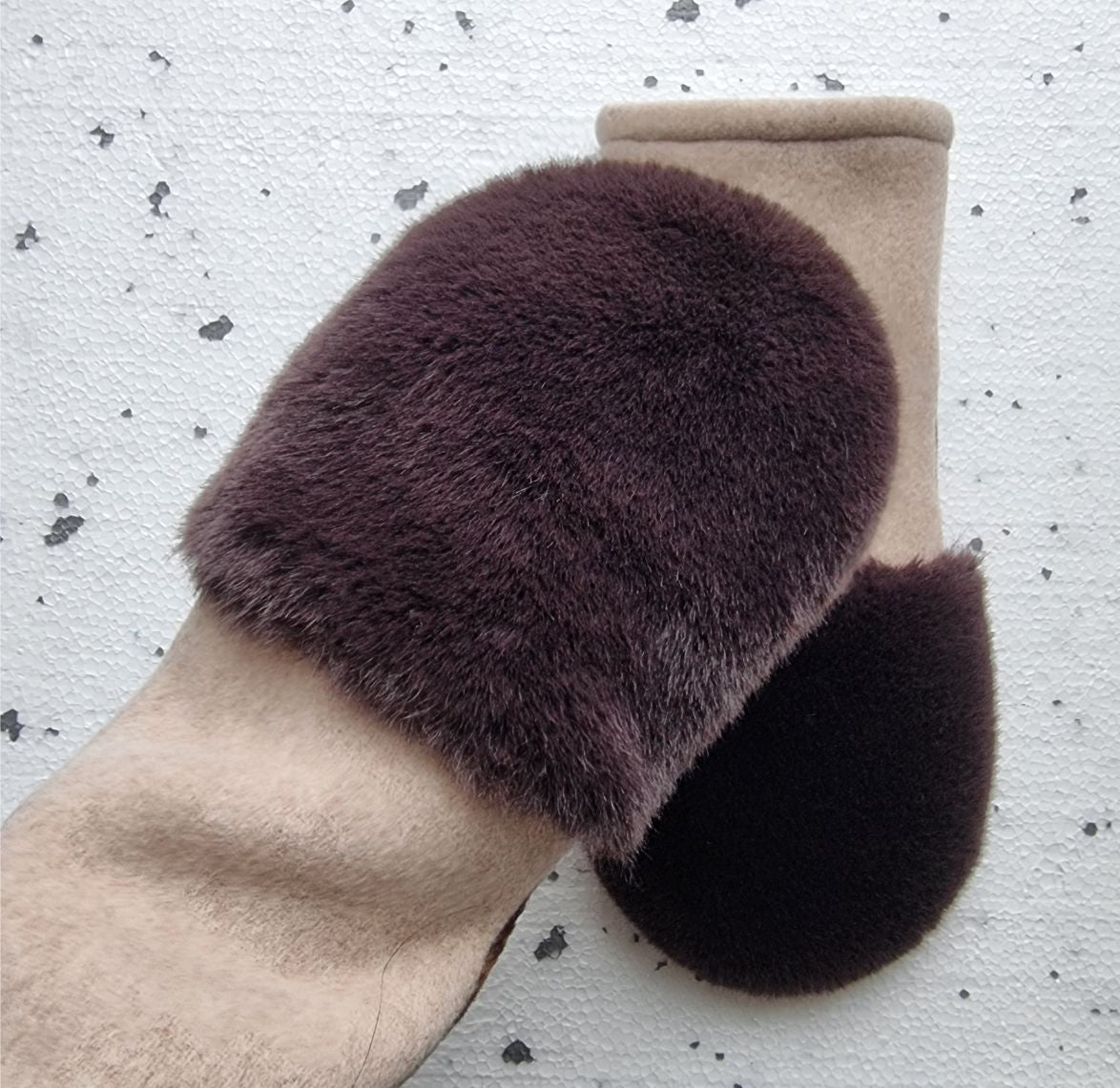 Mittens with faux fur LIGHT BROWN