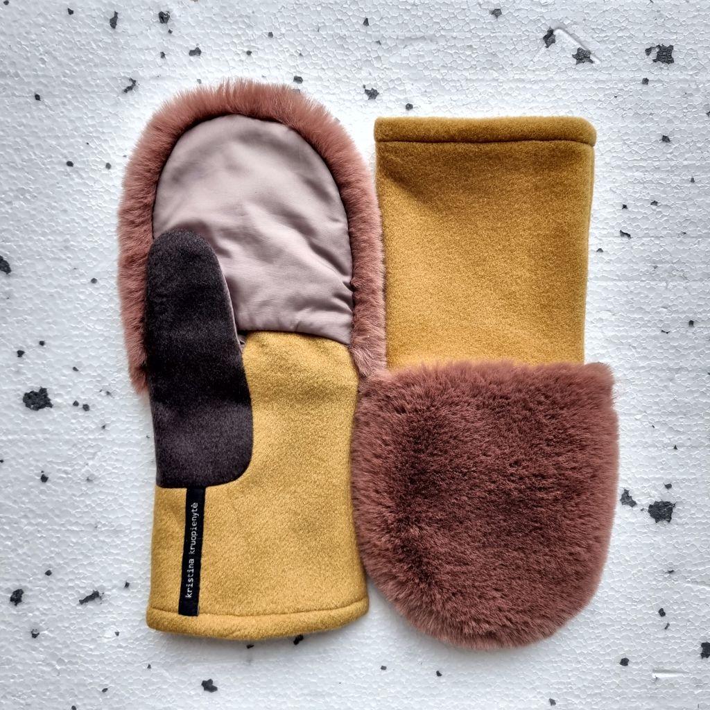 Fingerless gloves with faux fur hood  MOUVE PINK + MUSTARD
