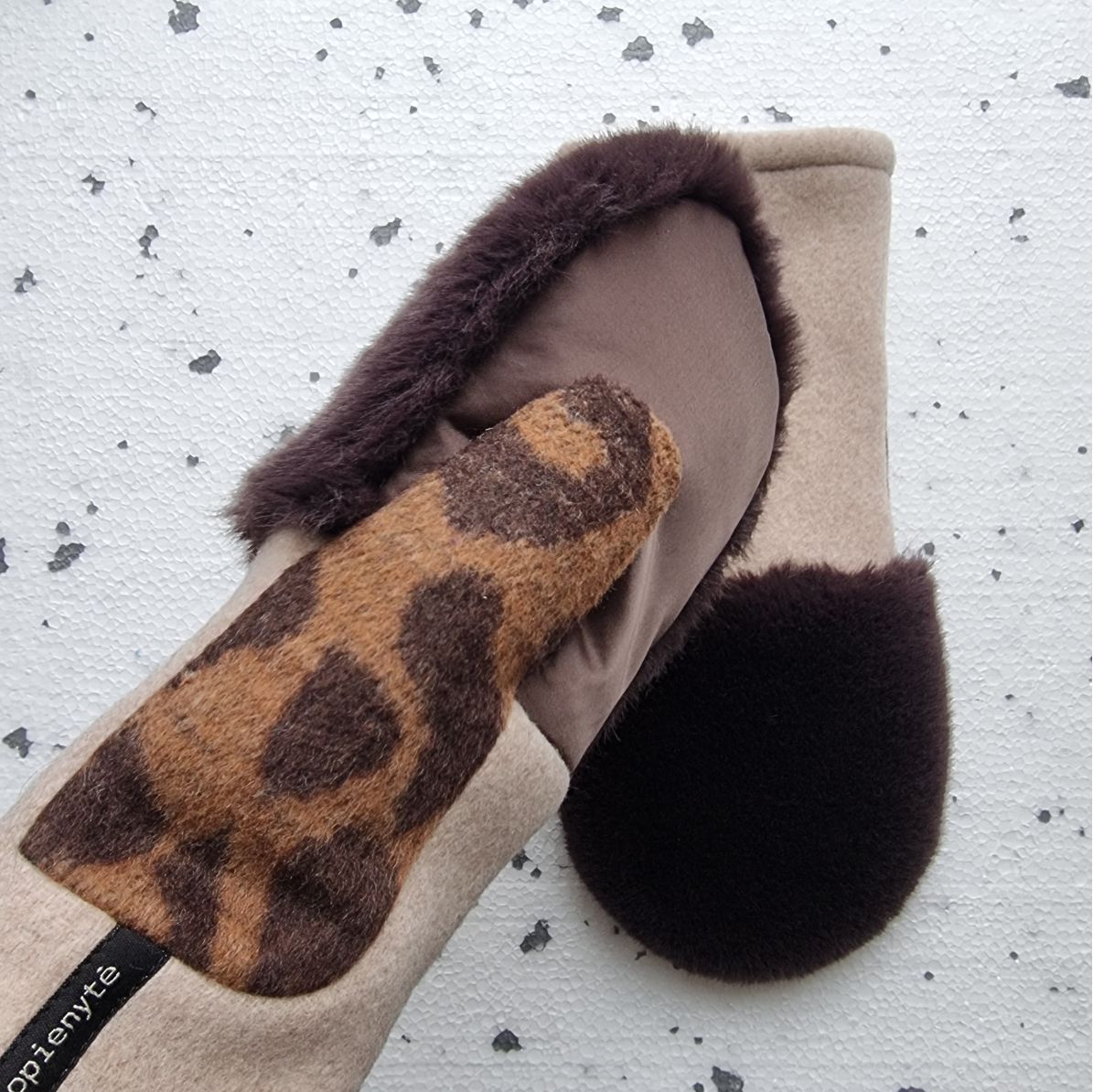 Mittens with faux fur LIGHT BROWN