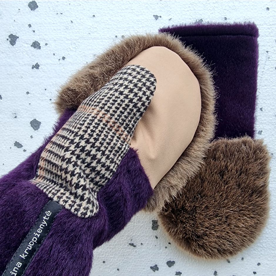 Mittens with faux fur  CAMEL / DARK VIOLET
