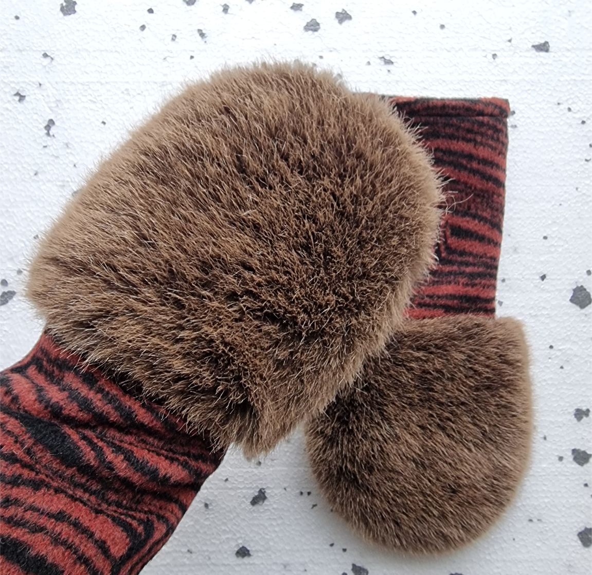 Mittens with faux fur LIGHT BROWN / mahogany RED